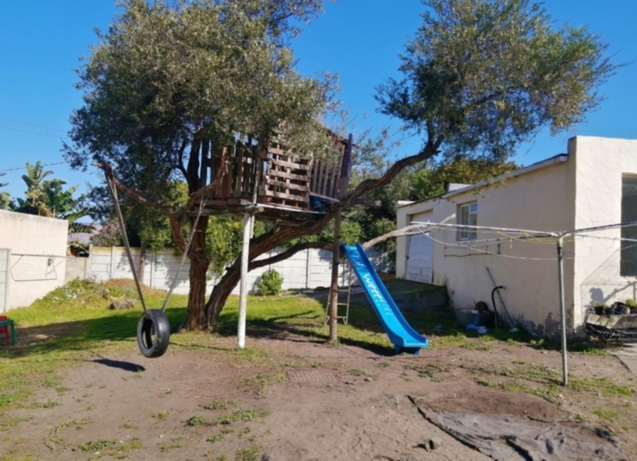 4 Bedroom Property for Sale in Sandbaai Western Cape